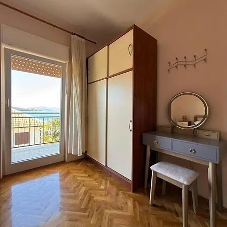Apartmán 4-bedroom Lux With Amazing Scenery *