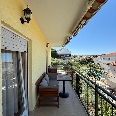 아파트 4-bedroom Lux With Amazing Scenery 트로기르